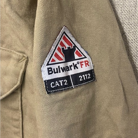 Bulwark FR Shirt Mens L Button Down L/S Fire Rest Cat 2 2112 Tan (2) - Picture 2 of 10